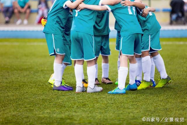 许家印获刑后，高中牌匾被拆除，学校正常运作由政府接管